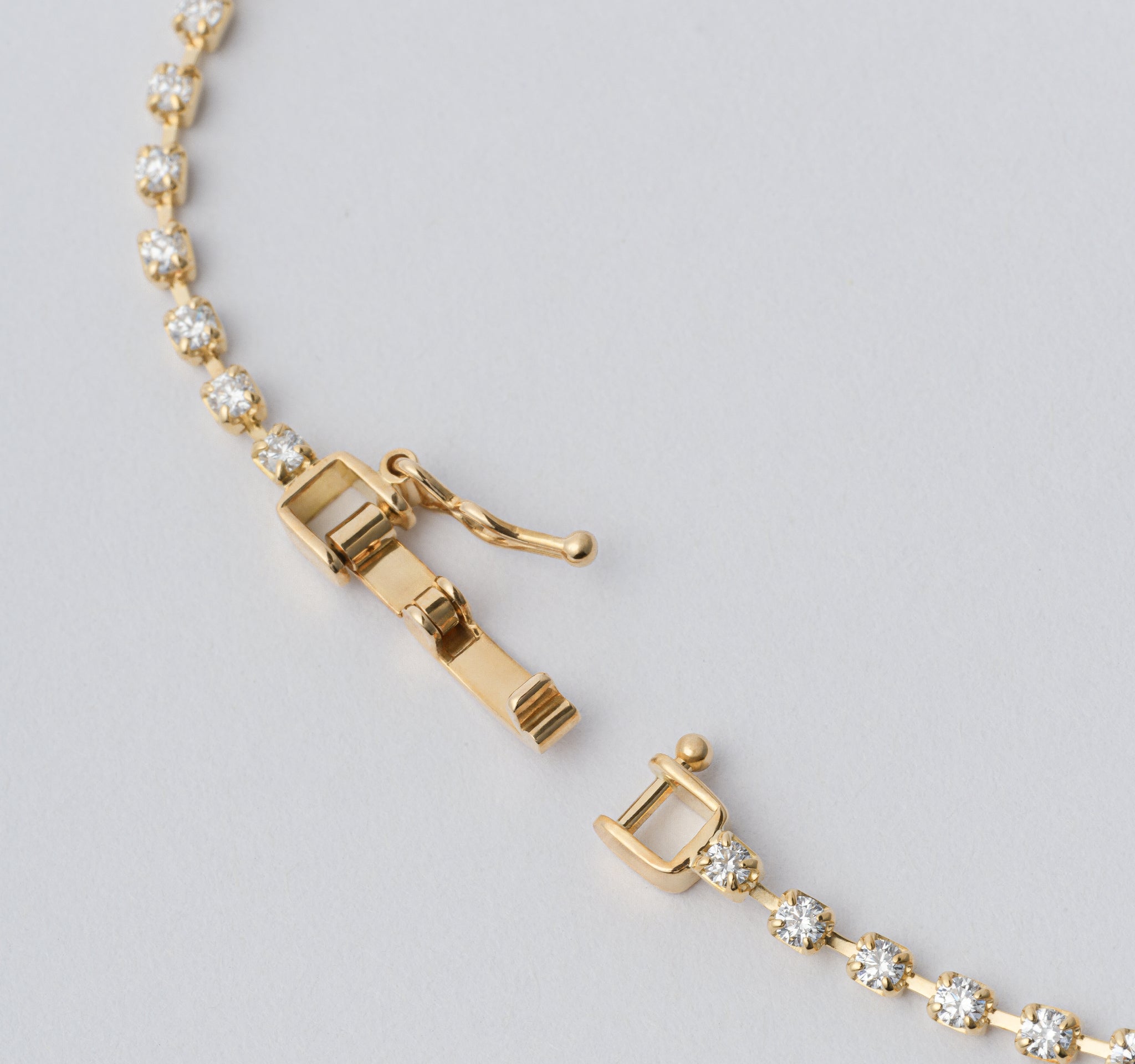 ITSELF Tennis bracelet