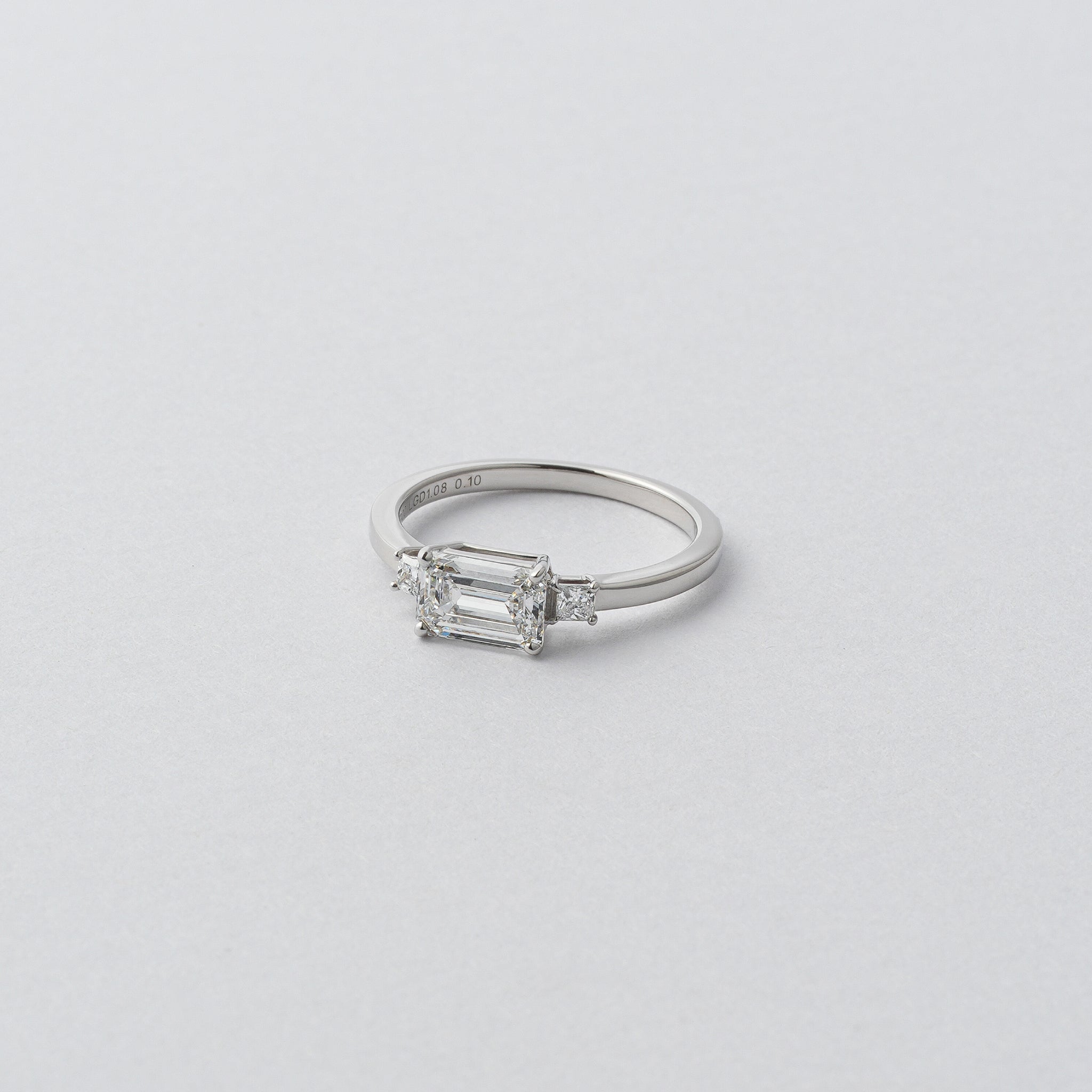 ITSELF Trap cut ring