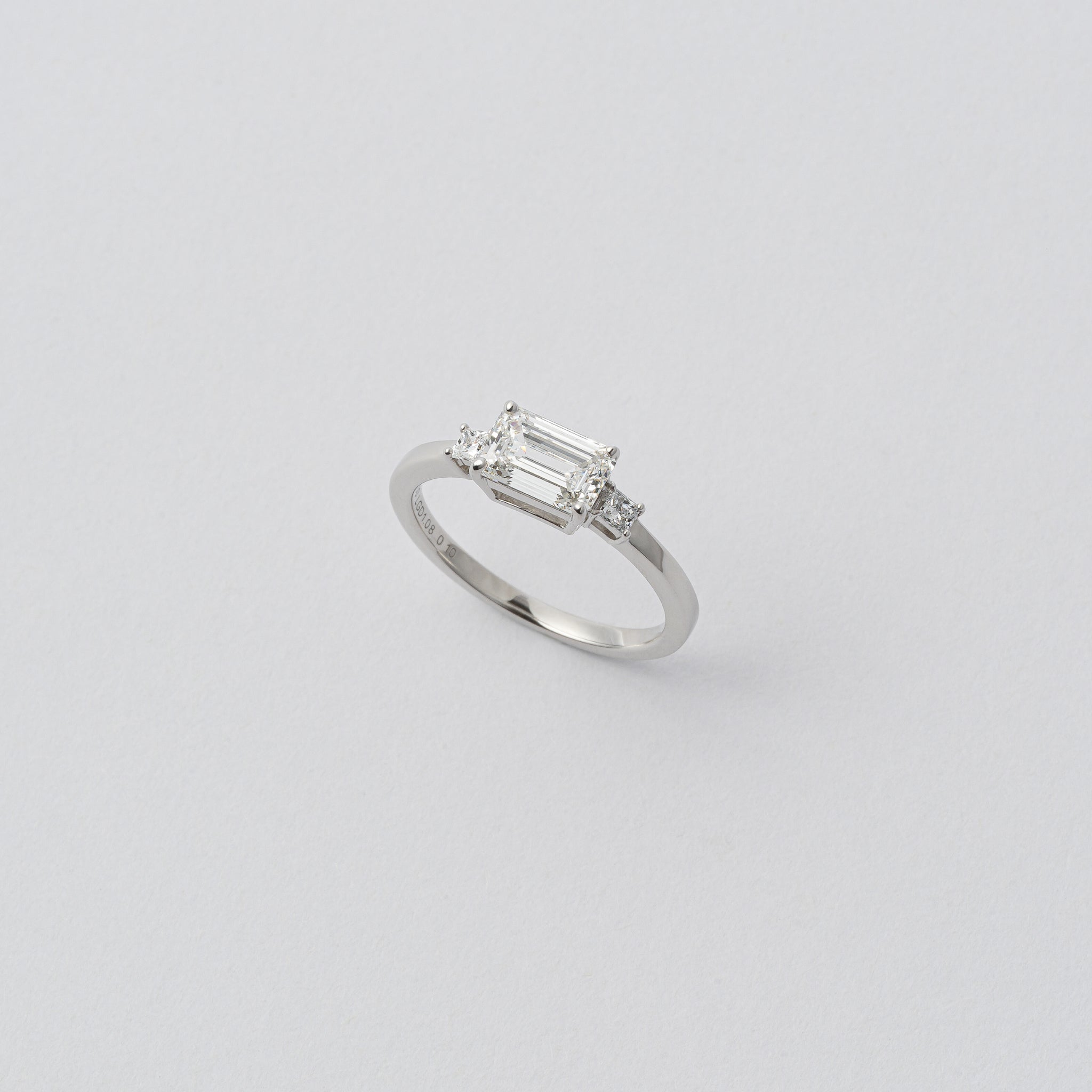 ITSELF Trap cut ring