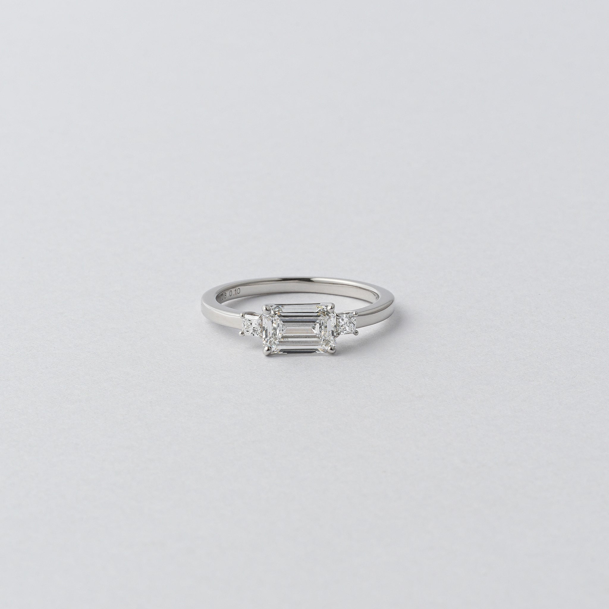 ITSELF Trap cut ring